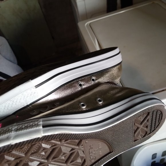 Converse - Picture 2 of 3